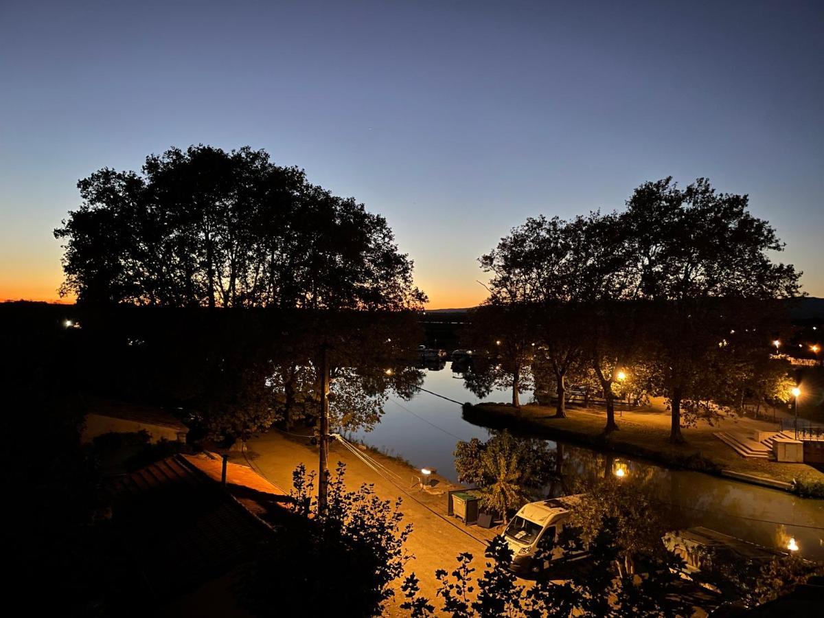 Grosse Ferienwohnung Am Canal Du Midi Mit Dachterrrasse Homps  Esterno foto